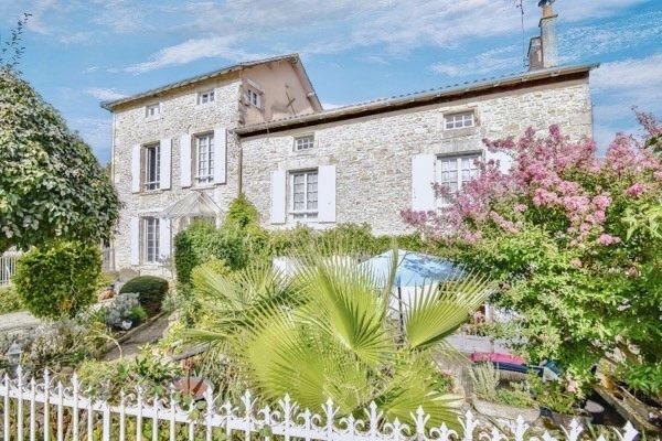 Maison - 256 m² - 11 pièces