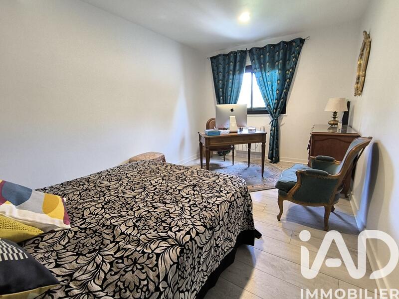 Maison - 245 m² - 8 pièces