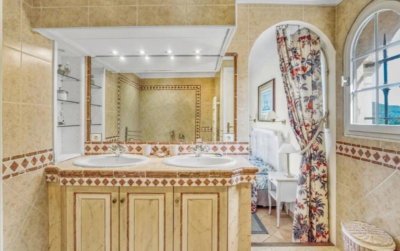 Villa - 250 m² - 7 pièces