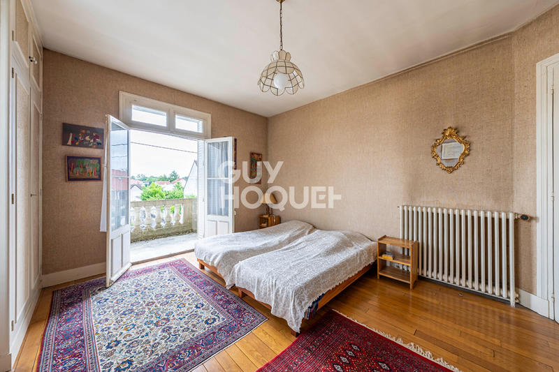 Maison - 182 m² - 9 pièces