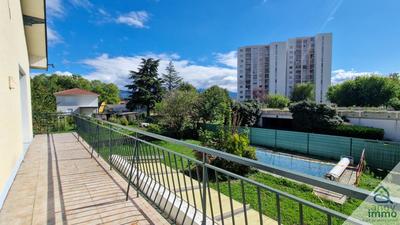 Maison - 177 m² - 7 pièces