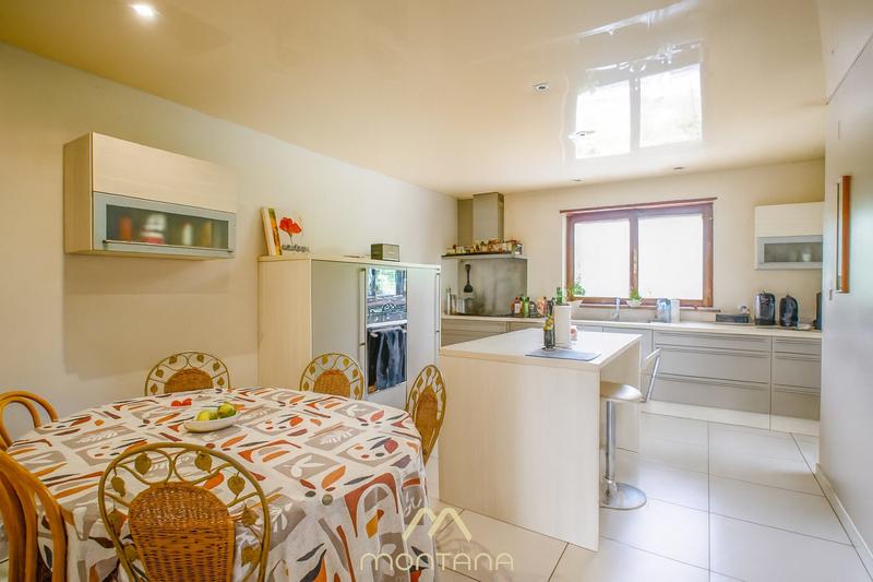 Maison - 230 m² - 7 pièces