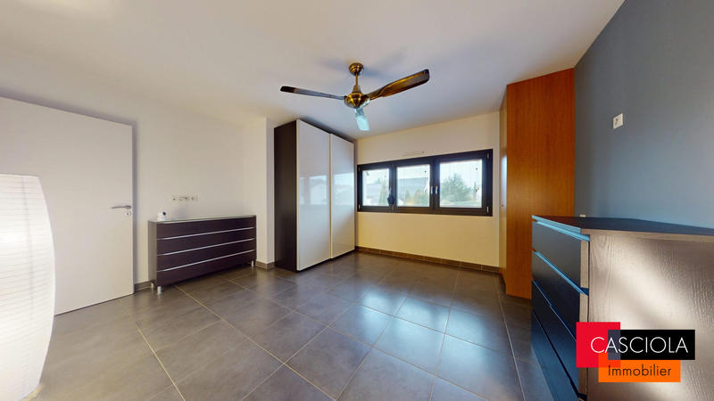 Maison - 200 m² - 6 pièces