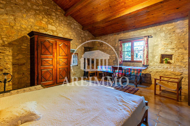 Maison - 208 m² - 7 pièces