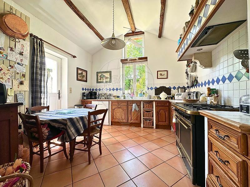 Demeure - 226 m² - 9 pièces