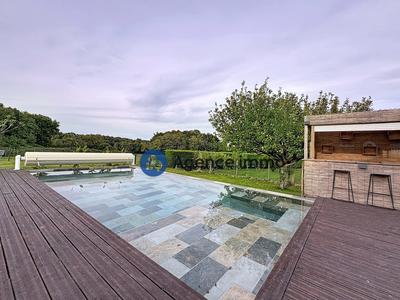 Villa - 170 m² - 6 pièces