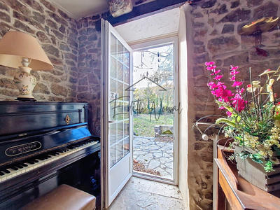 Propriété - 852 m² - 10 pièces