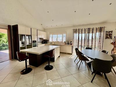 Maison - 229 m² - 5 pièces