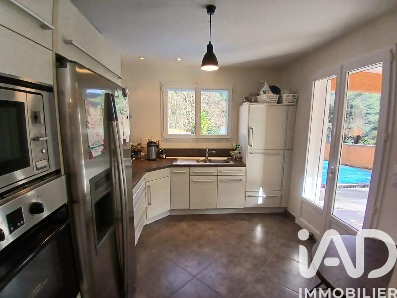 Maison - 99 m² - 5 pièces