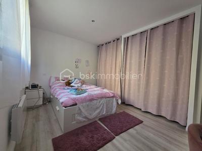 Maison - 240 m² - 6 pièces