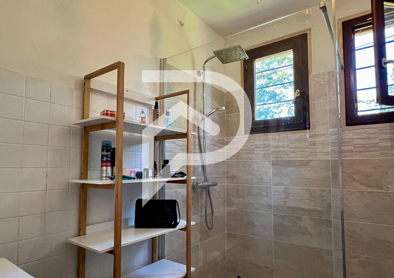 Maison - 220 m² - 7 pièces