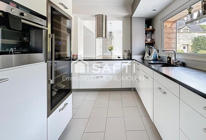 Maison - 232 m² - 8 pièces