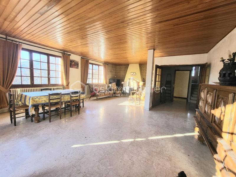 Maison - 264 m² - 15 pièces