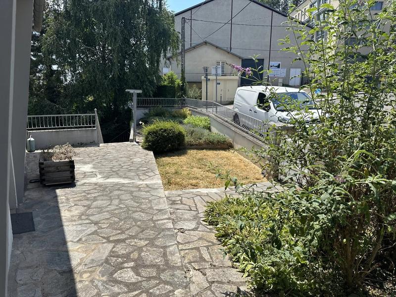 Maison - 181 m² - 9 pièces