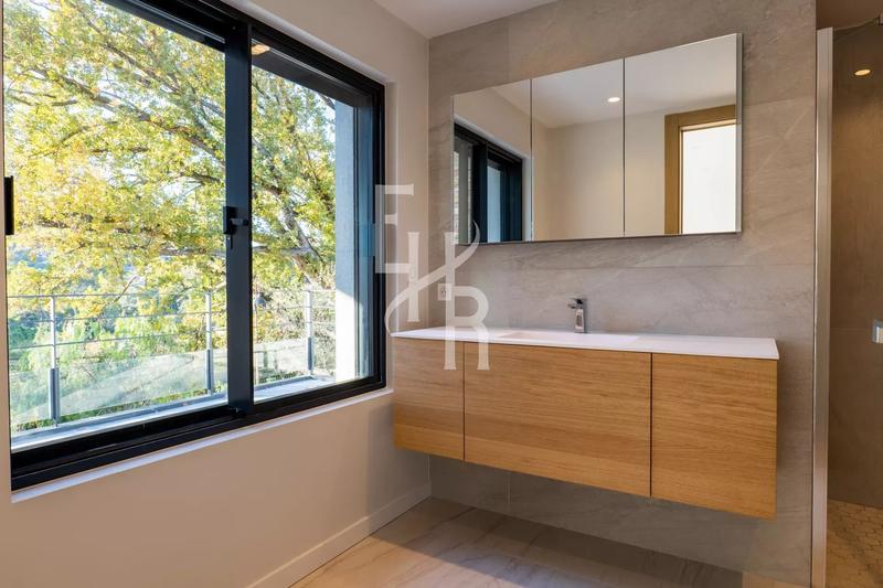 Maison - 493 m² - 7 pièces