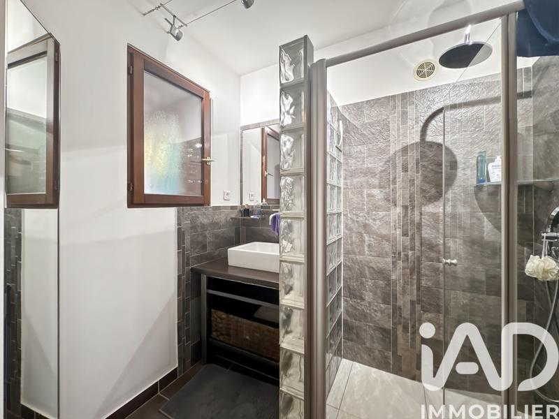 Maison - 225 m² - 7 pièces