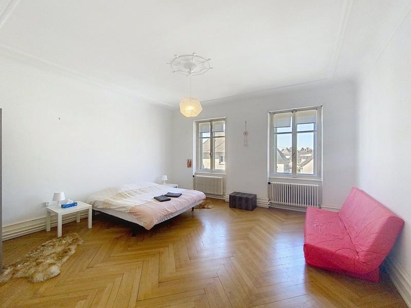 Maison - 299 m² - 9 pièces