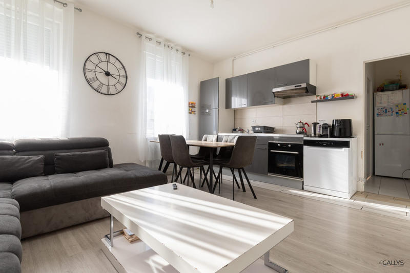 Maison - 162 m² - 9 pièces