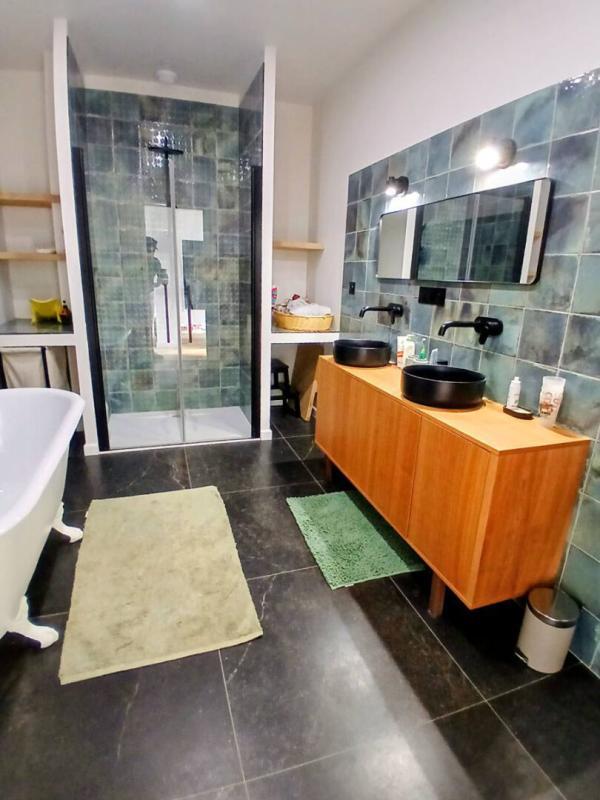 Maison - 350 m² - 9 pièces