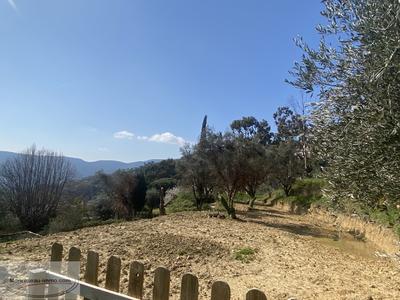 Terrain constructible - 1 880 m²