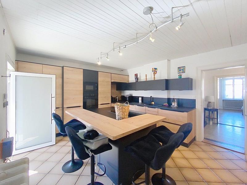 Maison - 299 m² - 9 pièces