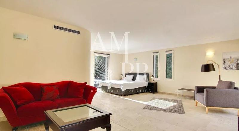 Villa - 600 m² - 12 pièces