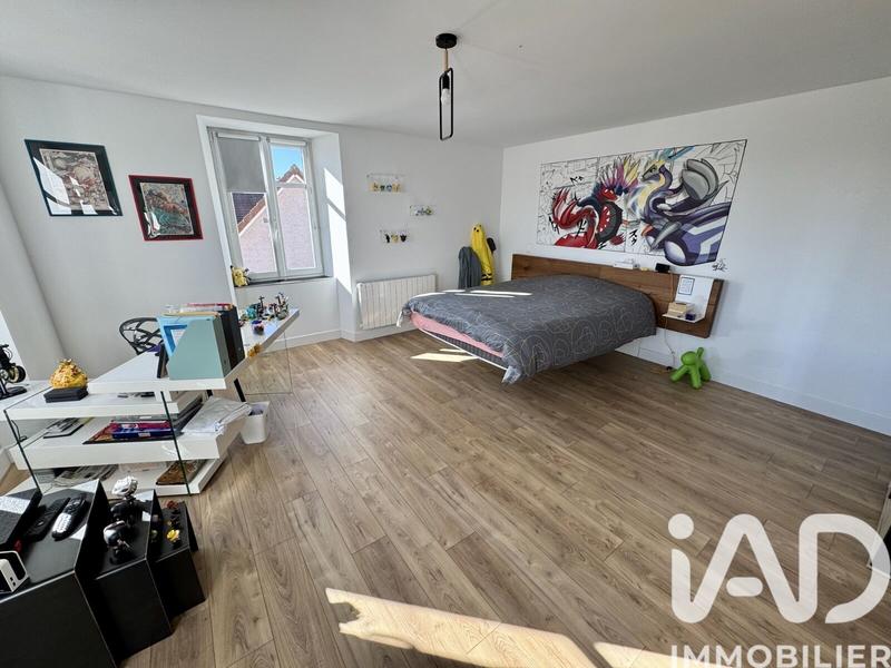 Maison - 210 m² - 6 pièces