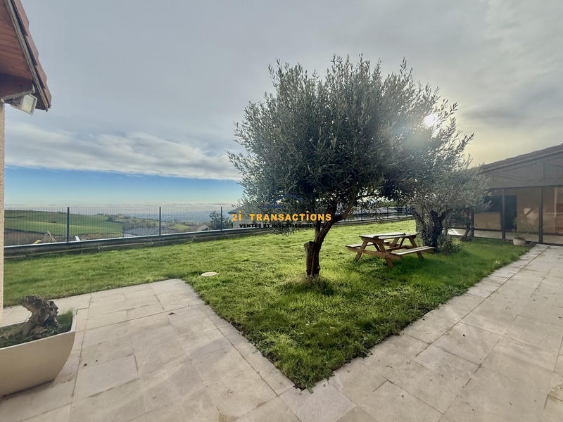 Maison - 220 m² - 8 pièces