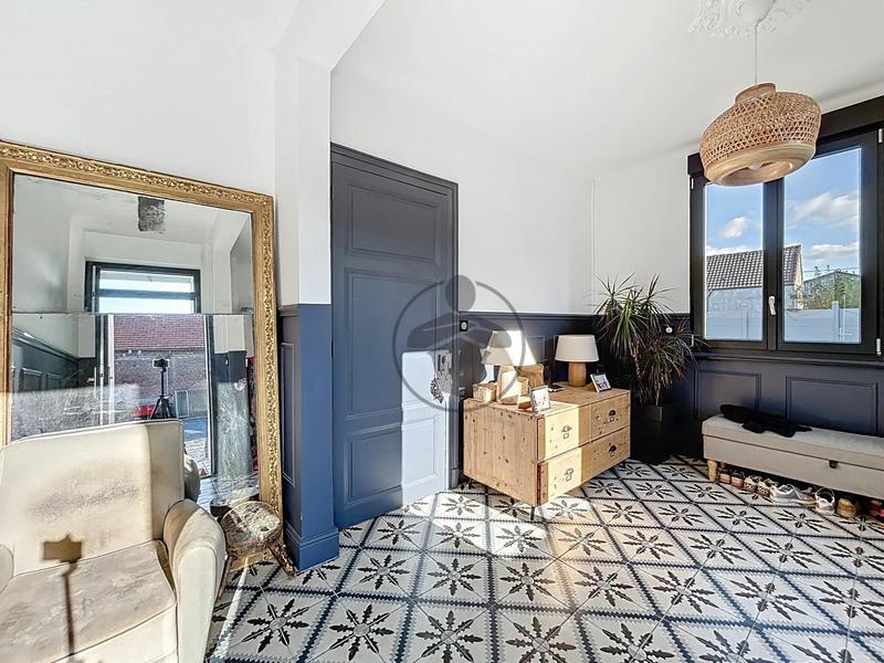 Maison - 277 m² - 8 pièces