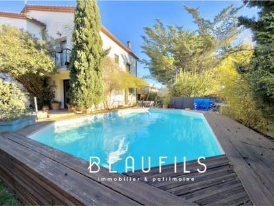 Villa - 215 m² - 10 pièces