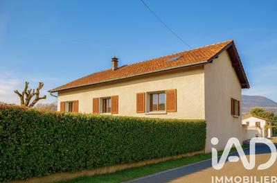 Maison - 241 m² - 8 pièces