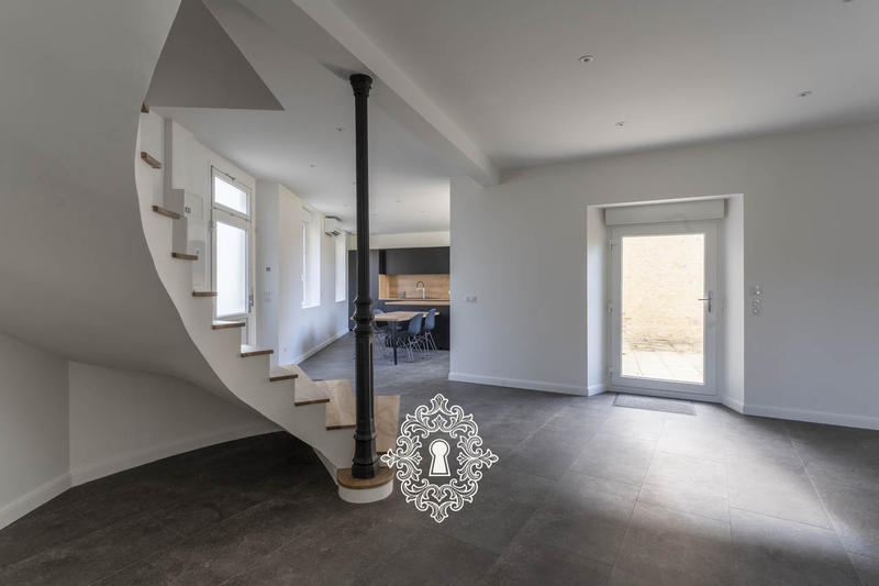 Maison - 185 m² - 5 pièces