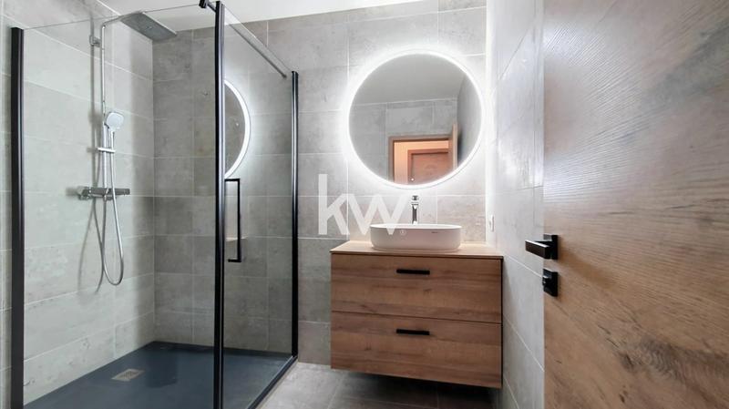 Maison jumelée - 180 m² - 5 pièces