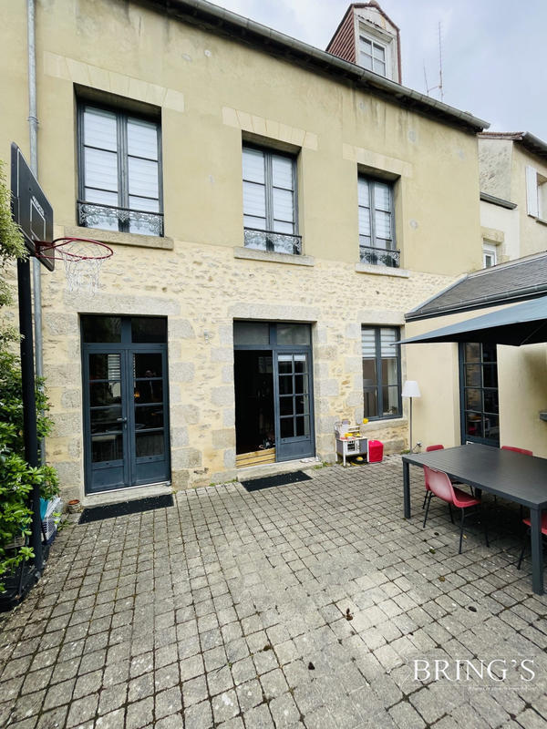 Maison - 309 m² - 12 pièces