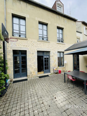 Maison - 309 m² - 12 pièces