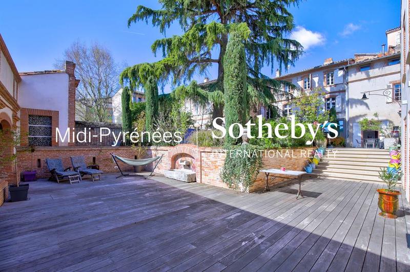 Maison bourgeoise - 733 m² - 19 pièces