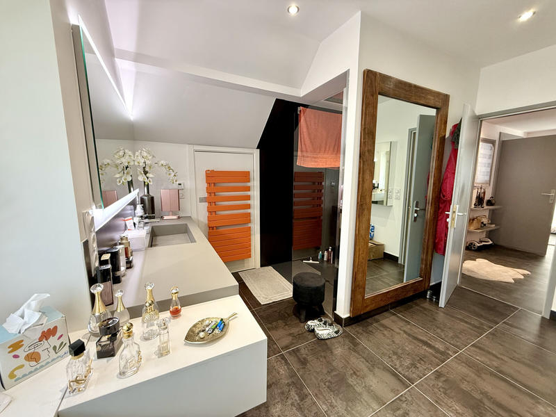 Villa - 238 m² - 8 pièces