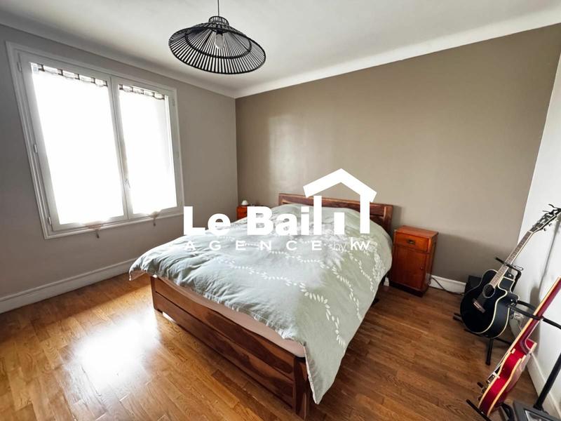 Maison - 280 m² - 9 pièces