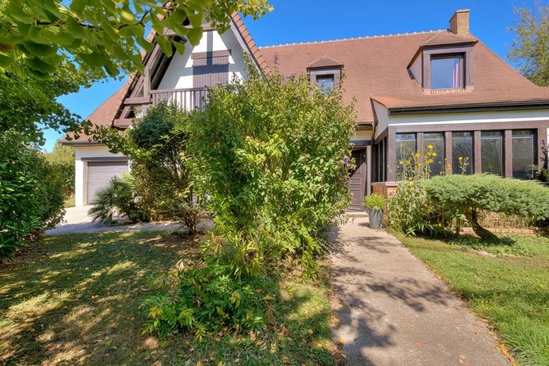 Maison - 210 m² - 8 pièces