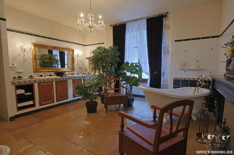 Maison - 380 m² - 9 pièces