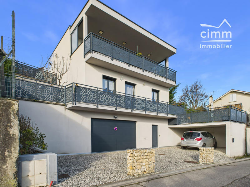 Maison contemporaine - 141 m² - 6 pièces