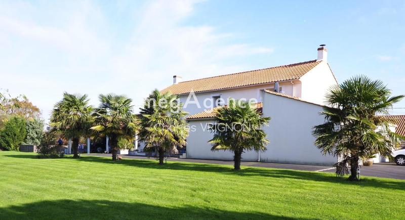 Maison - 245 m² - 8 pièces