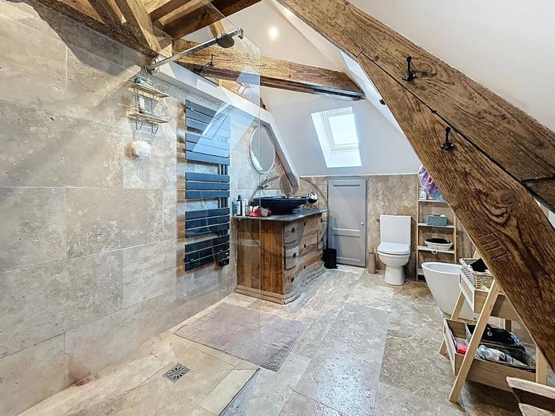 Maison - 277 m² - 8 pièces