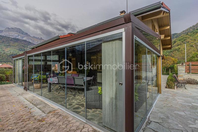 Maison traditionnelle - 268 m² - 7 pièces