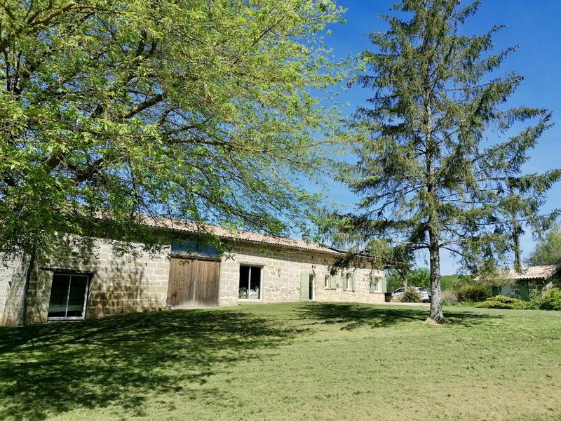 Maison traditionnelle - 219 m² - 11 pièces