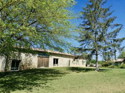 Maison traditionnelle - 219 m² - 11 pièces