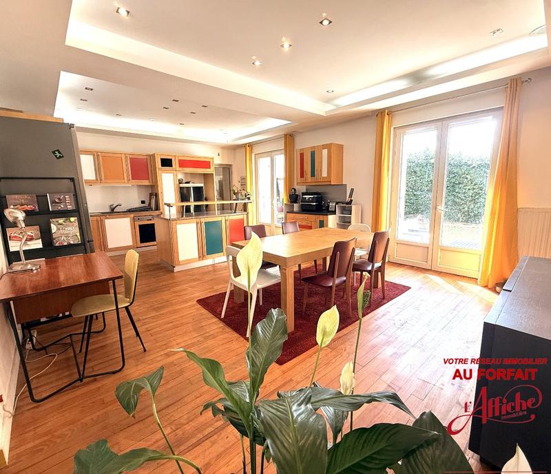 Maison - 245 m² - 7 pièces