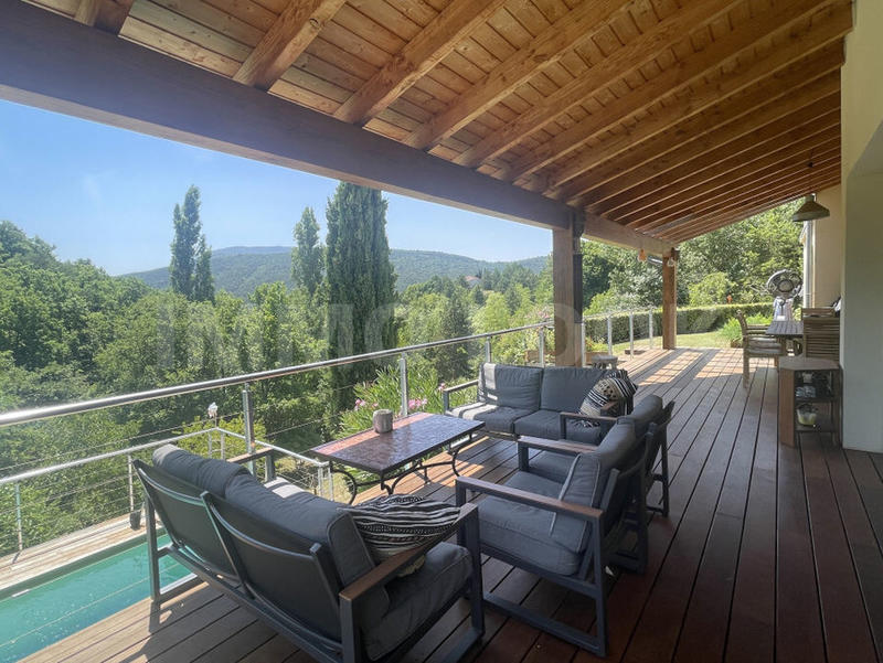 Maison - 190 m² - 7 pièces