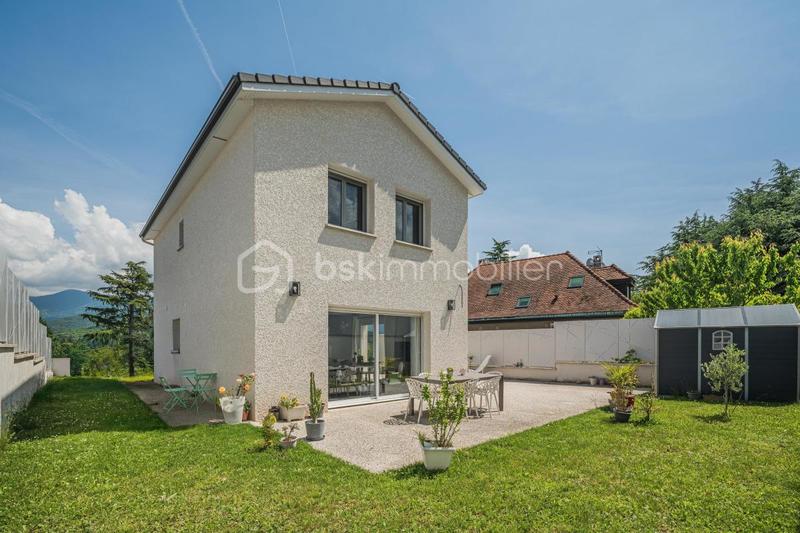 Maison - 102 m² - 4 pièces