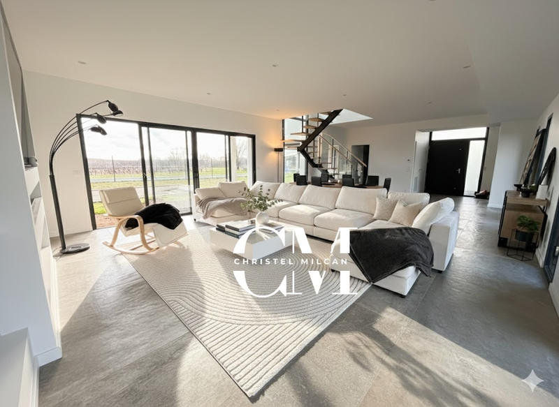 Villa - 215 m² - 8 pièces